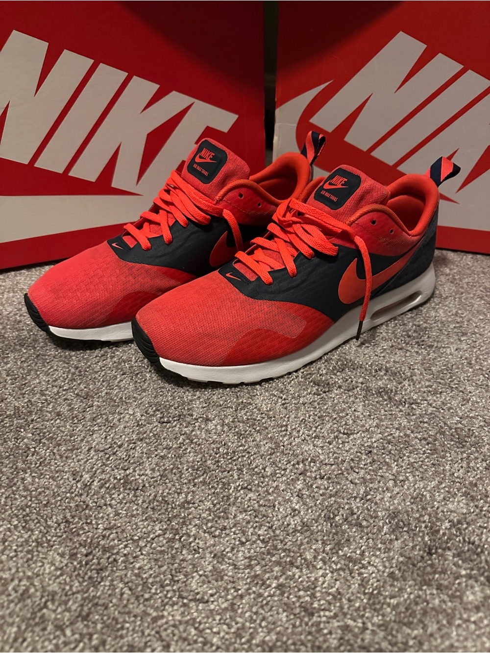 Nike Air Max Tavas Essential ‘Rio/Dark Obsidian/Midnight Navy/Bright Crimson